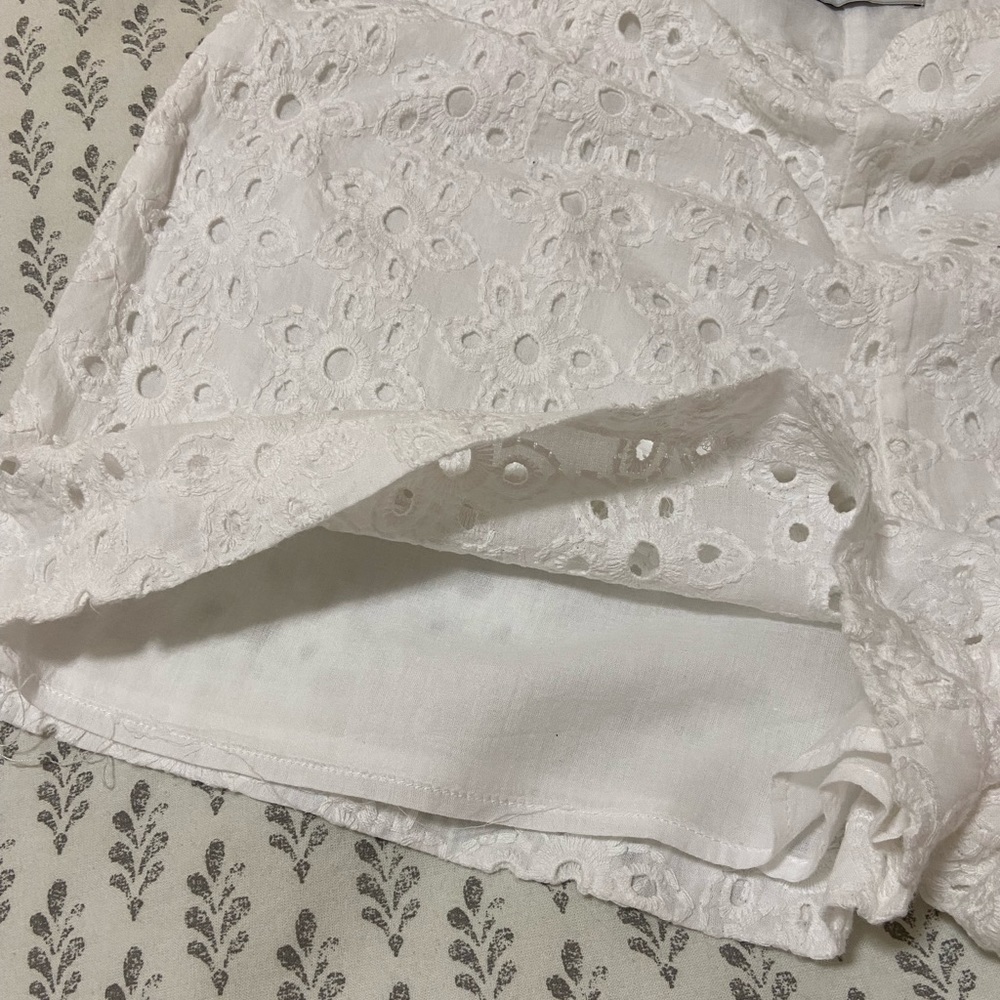 Urban Outfitters High Waisted White Lace Shorts - Picture 4 of 7